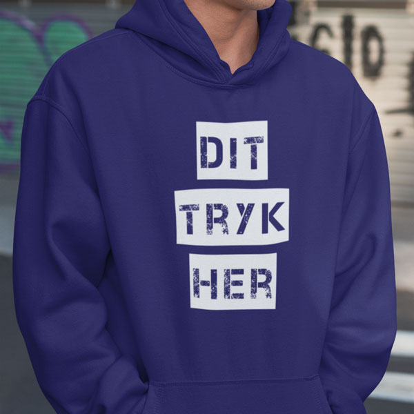 Personlig designet hættetrøje i livlige farver og med personlig tekst